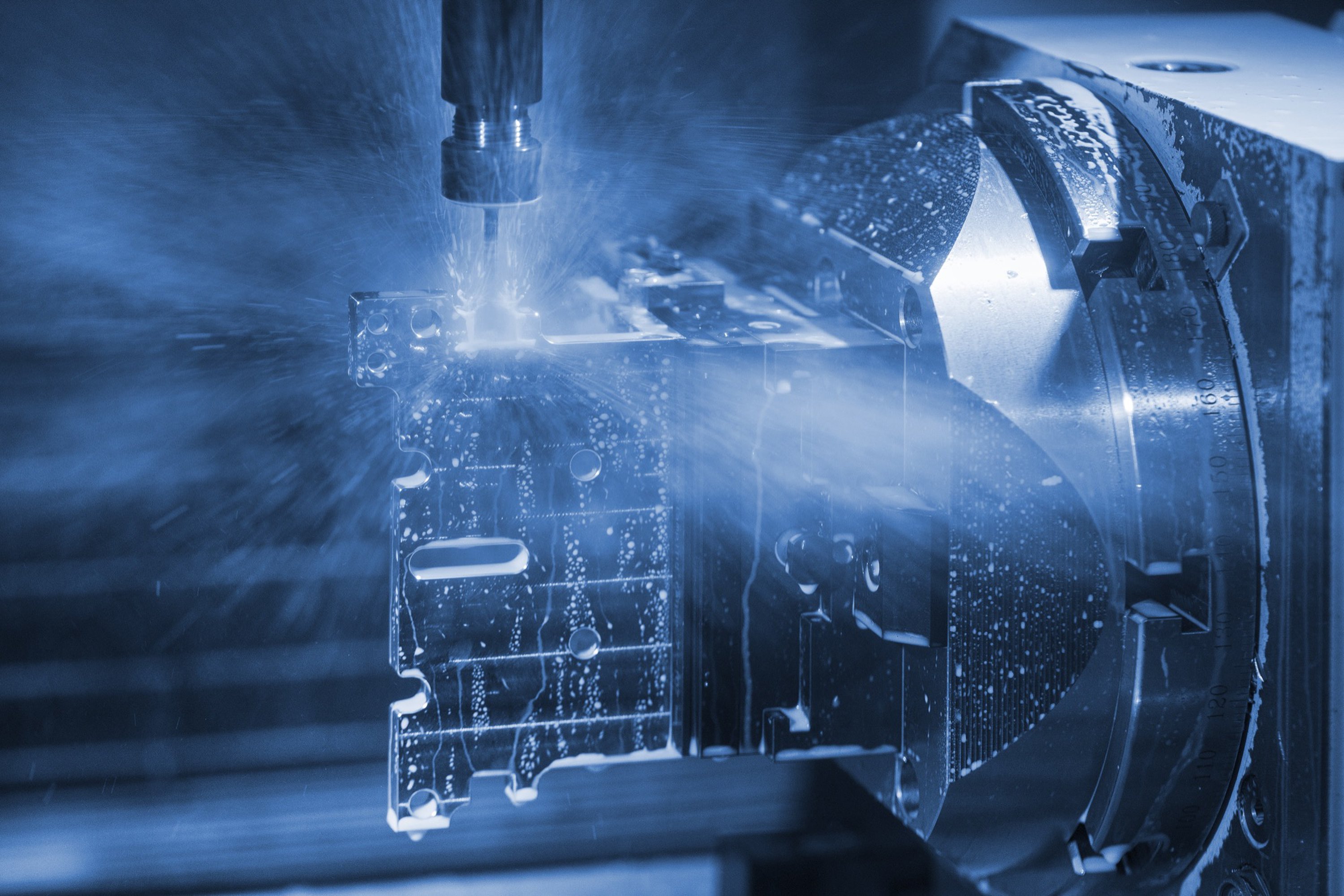 
KUBISCHE UND ROTATIVE CNC-ZERSPANUNG